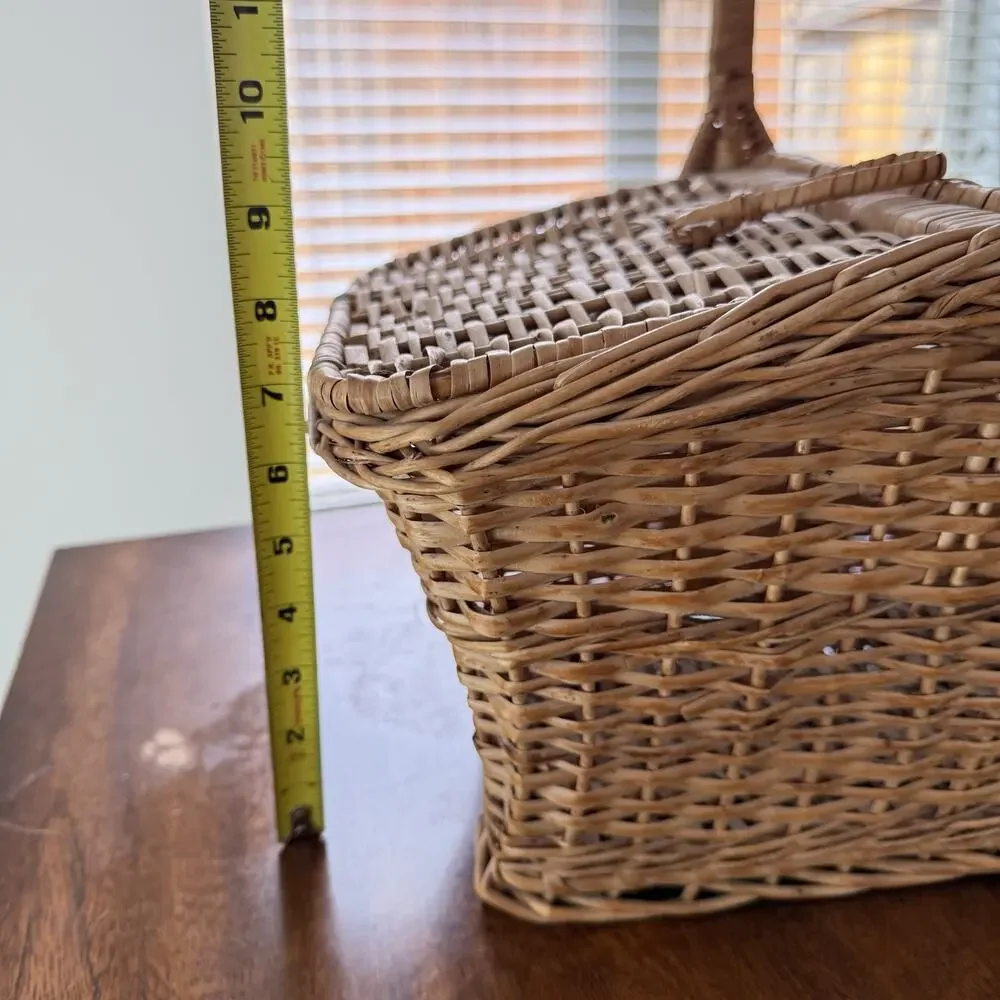 Vintage Wicker Picnic Basket Double Hinged Lid Single Handle Storage 16”